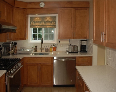18 Coralyn Avenue - Photo Thumbnail 2