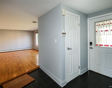 874 Seamans Neck Road - Photo Thumbnail 3