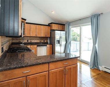 874 Seamans Neck Road - Photo Thumbnail 15