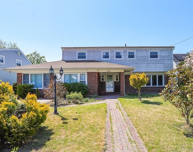 874 Seamans Neck Road - Photo Thumbnail 1