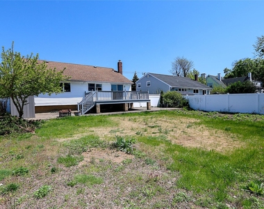 874 Seamans Neck Road - Photo Thumbnail 32