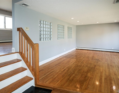 874 Seamans Neck Road - Photo Thumbnail 4