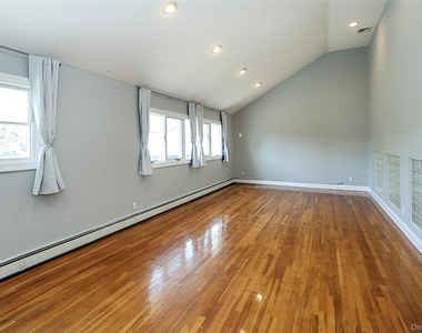 874 Seamans Neck Road - Photo Thumbnail 12