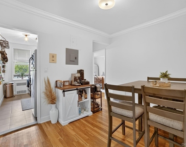 325 King Street - Photo Thumbnail 9
