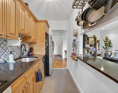 325 King Street - Photo Thumbnail 14