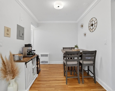 325 King Street - Photo Thumbnail 12