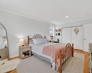 325 King Street - Photo Thumbnail 18