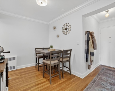 325 King Street - Photo Thumbnail 11
