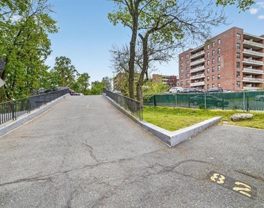 325 King Street - Photo Thumbnail 21