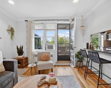 325 King Street - Photo Thumbnail 4