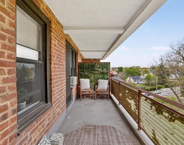 325 King Street - Photo Thumbnail 7