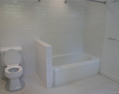 95 Rockland Road - Photo Thumbnail 32