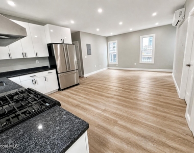 62 Glen Avenue - Photo Thumbnail 6