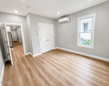 62 Glen Avenue - Photo Thumbnail 2