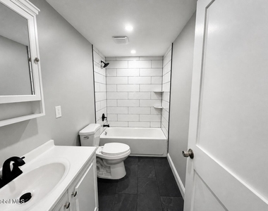 62 Glen Avenue - Photo Thumbnail 4