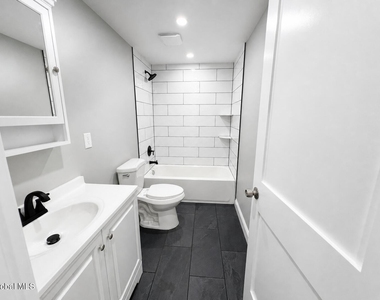 62 Glen Avenue - Photo Thumbnail 7
