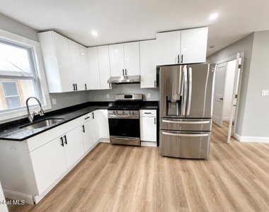 62 Glen Avenue - Photo Thumbnail 8