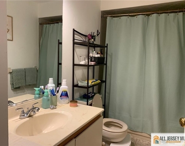 404 Carhart Court - Photo Thumbnail 5