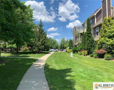 404 Carhart Court - Photo Thumbnail 9