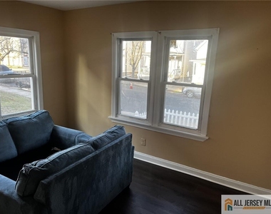 186 Comstock Street - Photo Thumbnail 1