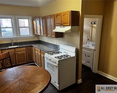 186 Comstock Street - Photo Thumbnail 3