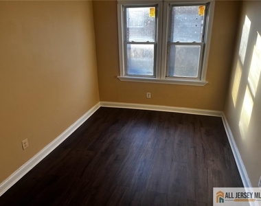 186 Comstock Street - Photo Thumbnail 4