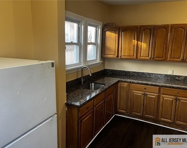 186 Comstock Street - Photo Thumbnail 2