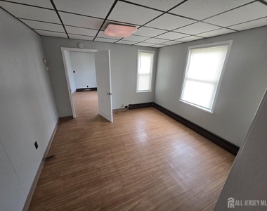 138 Hamilton Boulevard - Photo Thumbnail 4