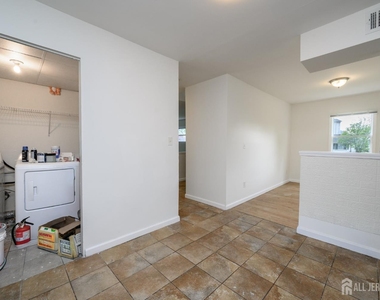 438 Belgrade Street - Photo Thumbnail 15