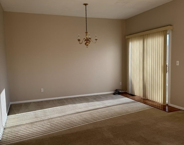 30 Amesbury Court - Photo Thumbnail 8