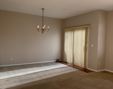 30 Amesbury Court - Photo Thumbnail 9