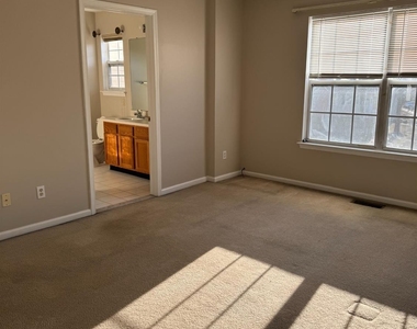 30 Amesbury Court - Photo Thumbnail 14