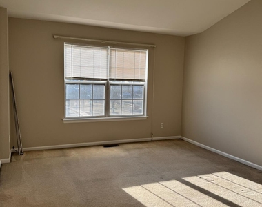 30 Amesbury Court - Photo Thumbnail 16