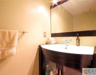 123 Pear Tree Lane - Photo Thumbnail 4