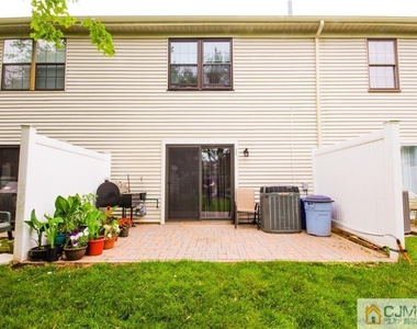 123 Pear Tree Lane - Photo Thumbnail 10