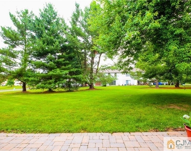 123 Pear Tree Lane - Photo Thumbnail 11