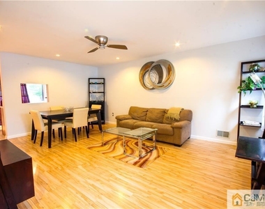 123 Pear Tree Lane - Photo Thumbnail 3
