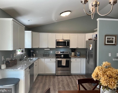 346 Brooks Drive - Photo Thumbnail 4