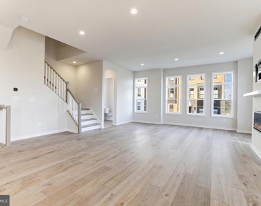43920 Ludwell Farm Square - Photo Thumbnail 9