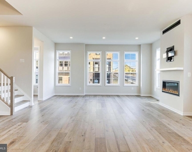 43920 Ludwell Farm Square - Photo Thumbnail 8