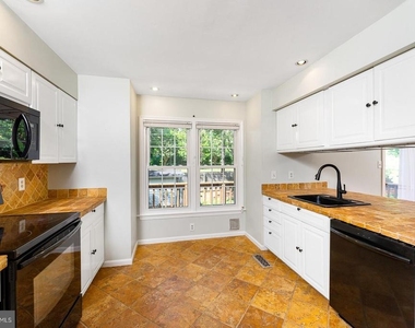 8415 Hollis Lane - Photo Thumbnail 7