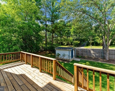 8415 Hollis Lane - Photo Thumbnail 4
