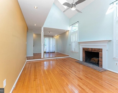8415 Hollis Lane - Photo Thumbnail 14