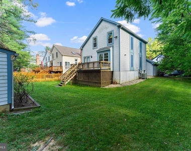 8415 Hollis Lane - Photo Thumbnail 5