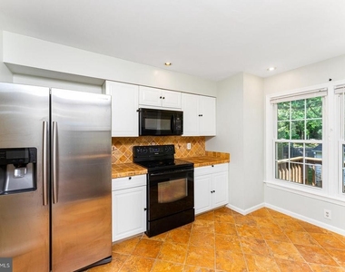 8415 Hollis Lane - Photo Thumbnail 6