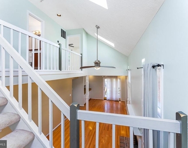 8415 Hollis Lane - Photo Thumbnail 12