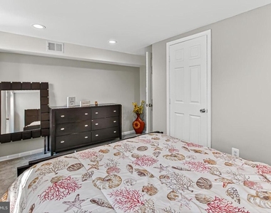 1300 Pinstripe Court - Photo Thumbnail 13