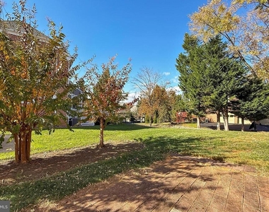1300 Pinstripe Court - Photo Thumbnail 19