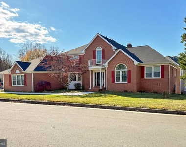 1300 Pinstripe Court - Photo Thumbnail 3