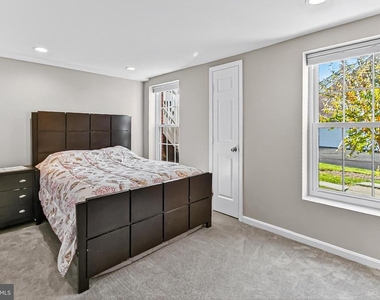 1300 Pinstripe Court - Photo Thumbnail 11